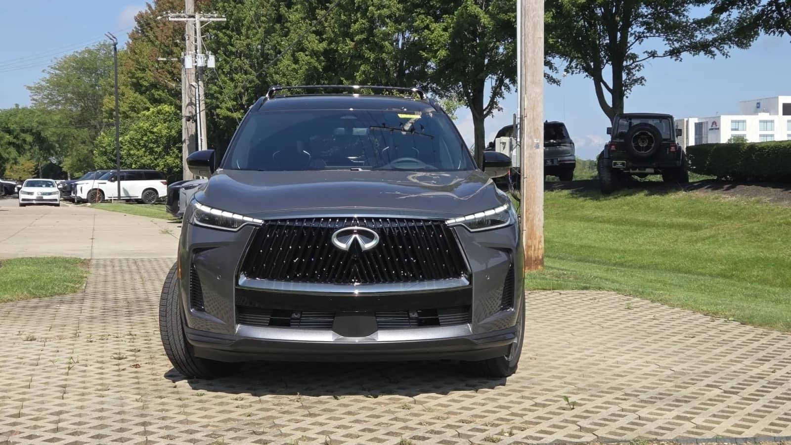 2027 INFINITI QX60 - Image 3