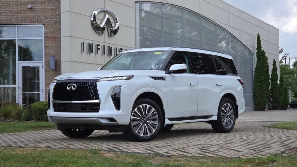 2027 INFINITI QX80 - Image 2