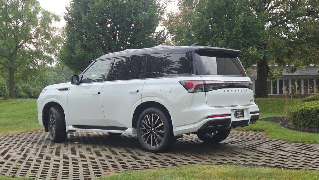 2027 INFINITI QX80 - Image 2
