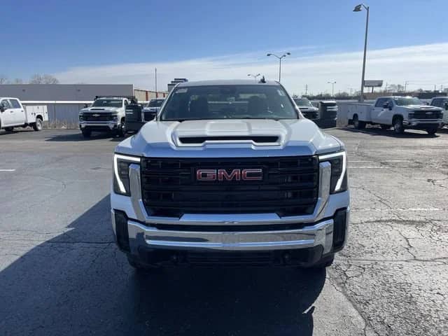 2024 GMC Sierra 2500HD - Image 2