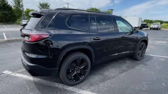 2026 GMC Acadia - Image 2