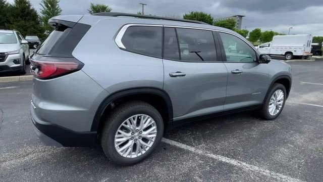 2026 GMC Acadia - Image 2
