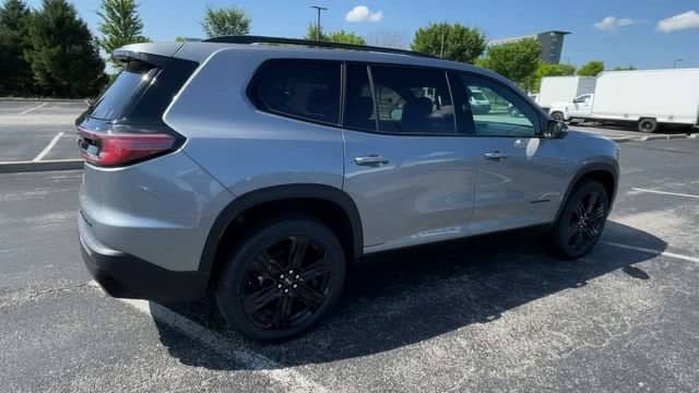 2026 GMC Acadia - Image 2