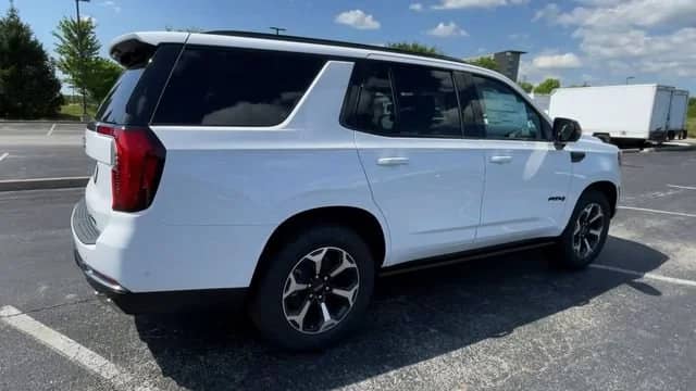 2026 GMC Yukon - Image 2