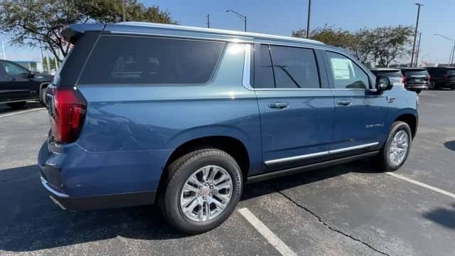 2026 GMC Yukon XL - Image 2