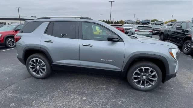 2027 GMC Terrain - Image 3