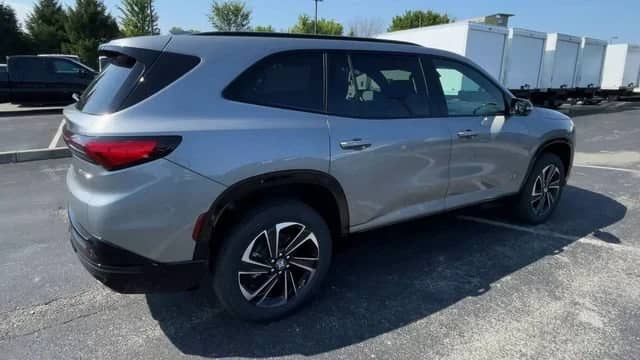 2026 Buick Enclave - Image 2