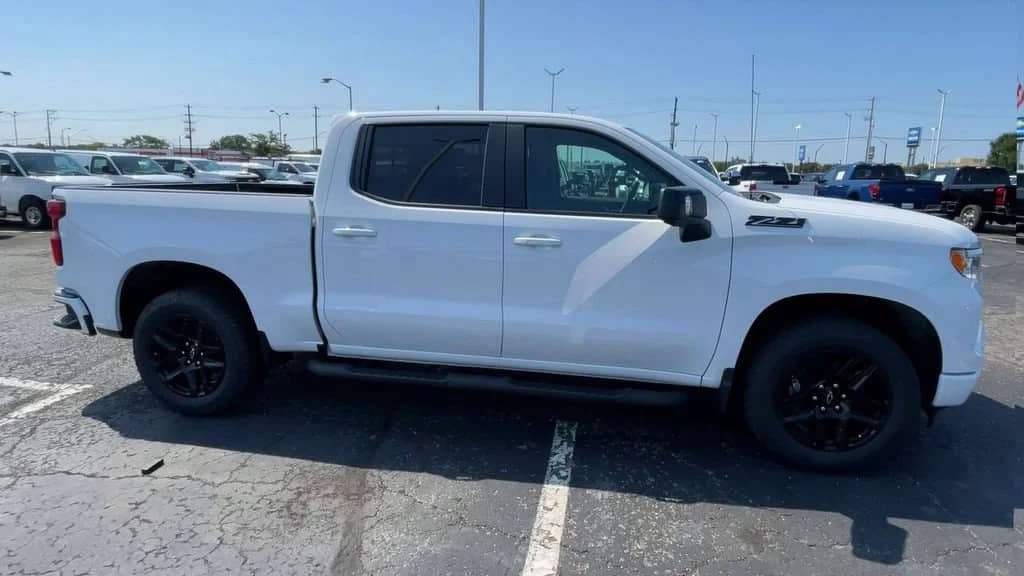 2026 Chevrolet Silverado 1500 - Image 3