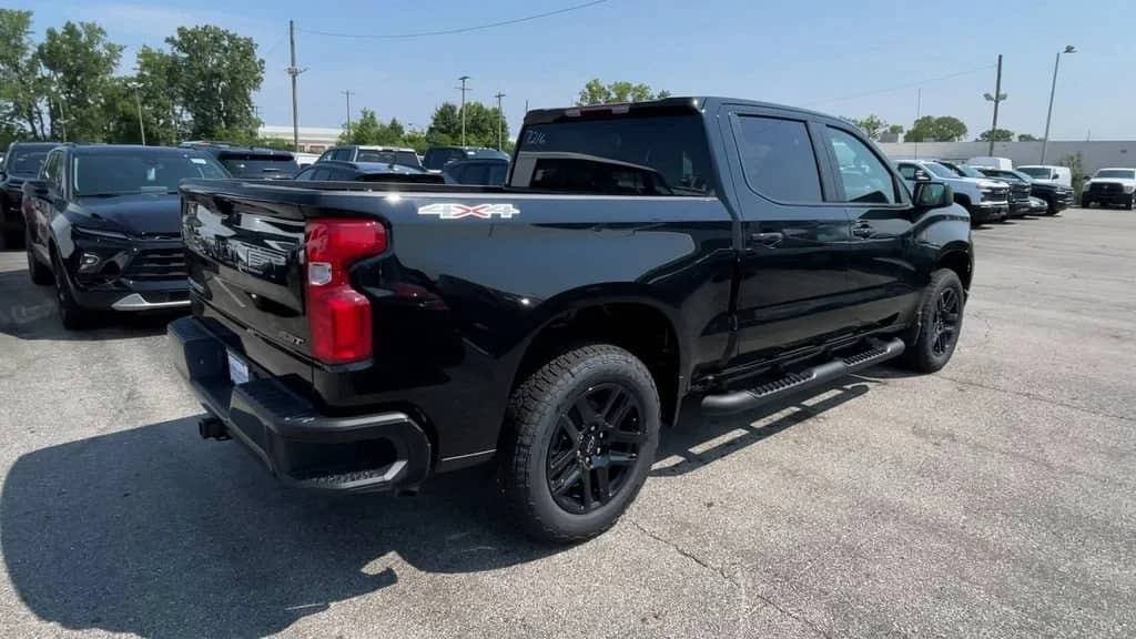 2026 Chevrolet Silverado 1500 - Image 2