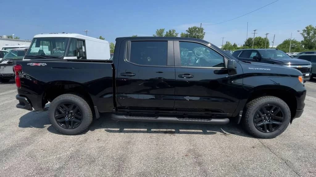 2026 Chevrolet Silverado 1500 - Image 3