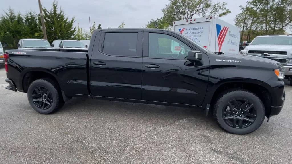 2026 Chevrolet Silverado 1500 - Image 3