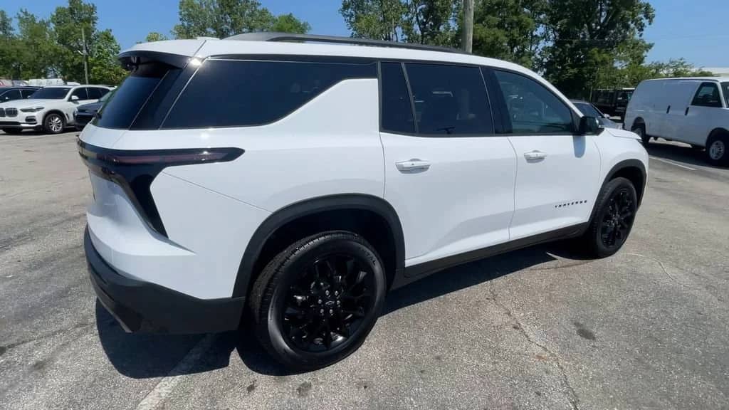 2026 Chevrolet Traverse - Image 2