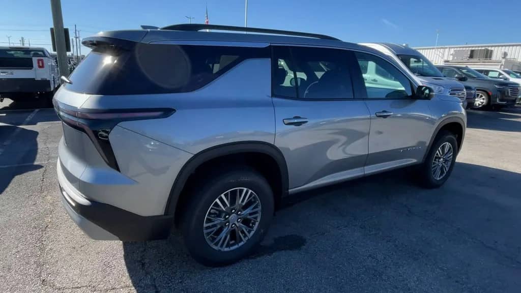 2027 Chevrolet Traverse - Image 2