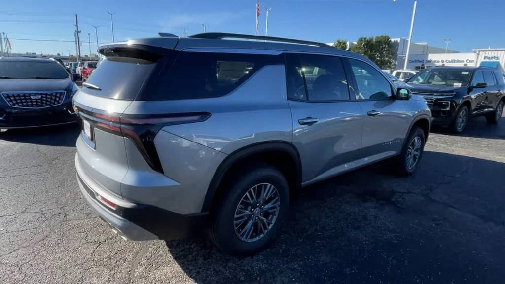 2027 Chevrolet Traverse - Image 2