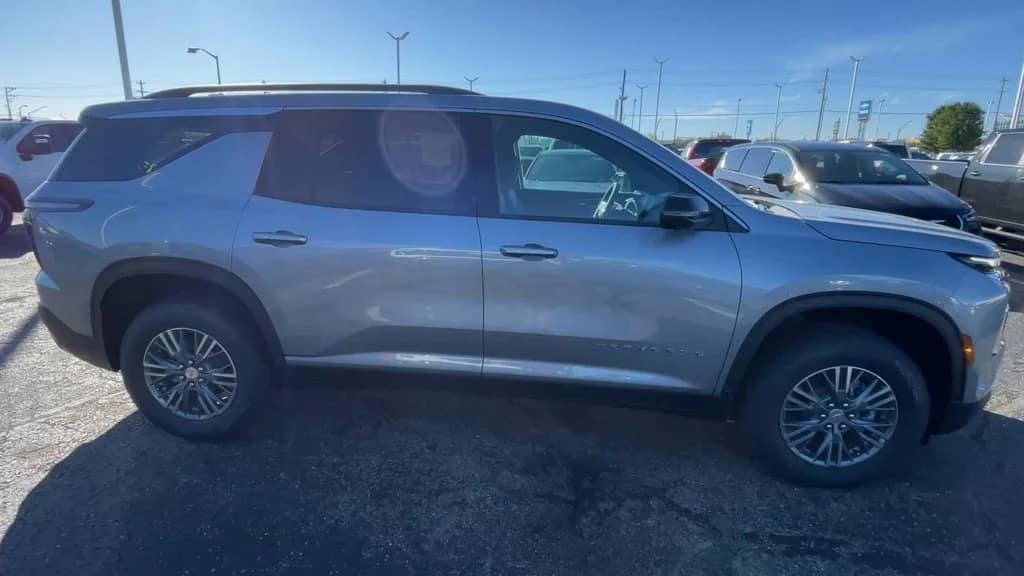 2027 Chevrolet Traverse - Image 3
