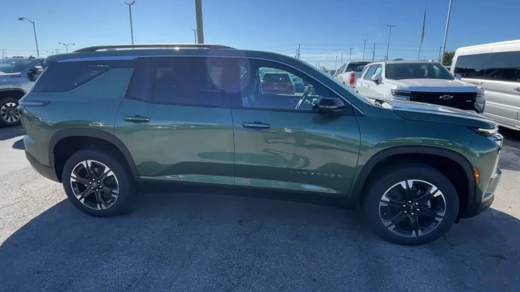 2027 Chevrolet Traverse - Image 3