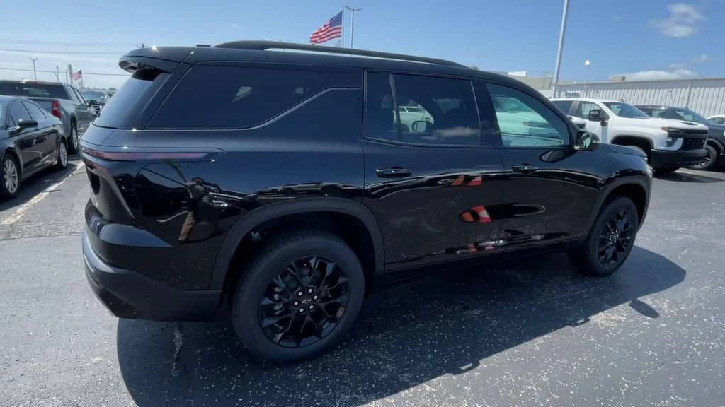 2026 Chevrolet Traverse - Image 2