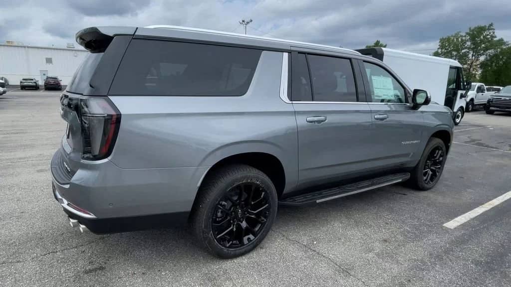 2026 Chevrolet Suburban - Image 2