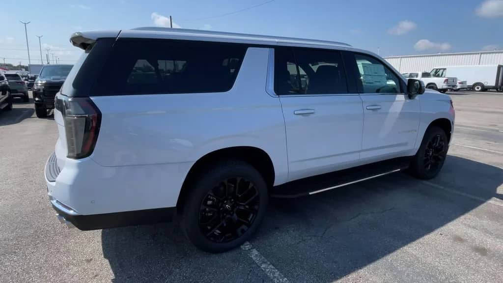 2026 Chevrolet Suburban - Image 2