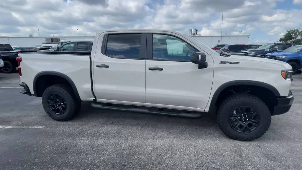 2026 Chevrolet Silverado 1500 - Image 3