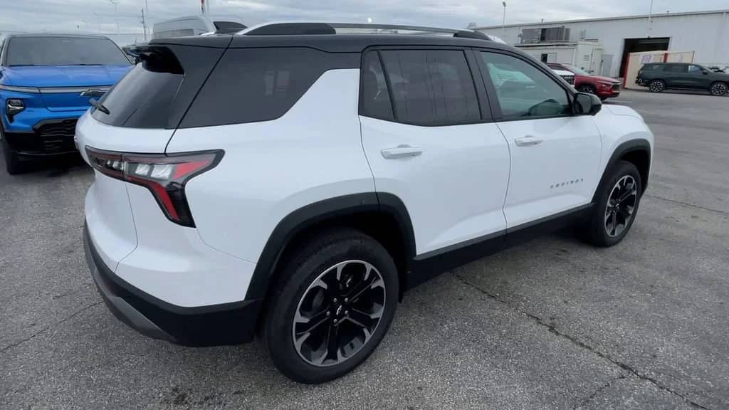 2027 Chevrolet Equinox - Image 2