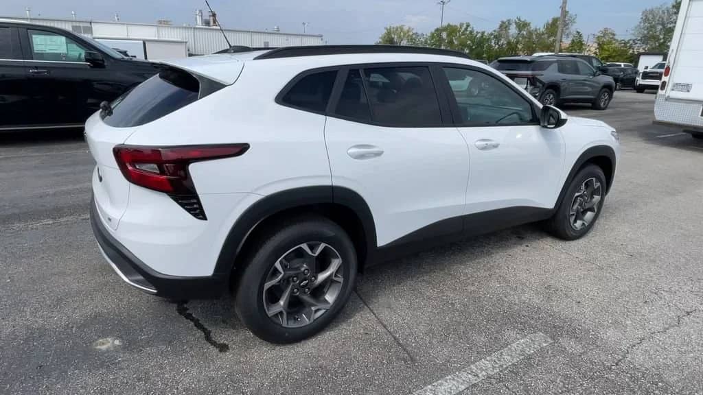 2026 Chevrolet Trax - Image 2