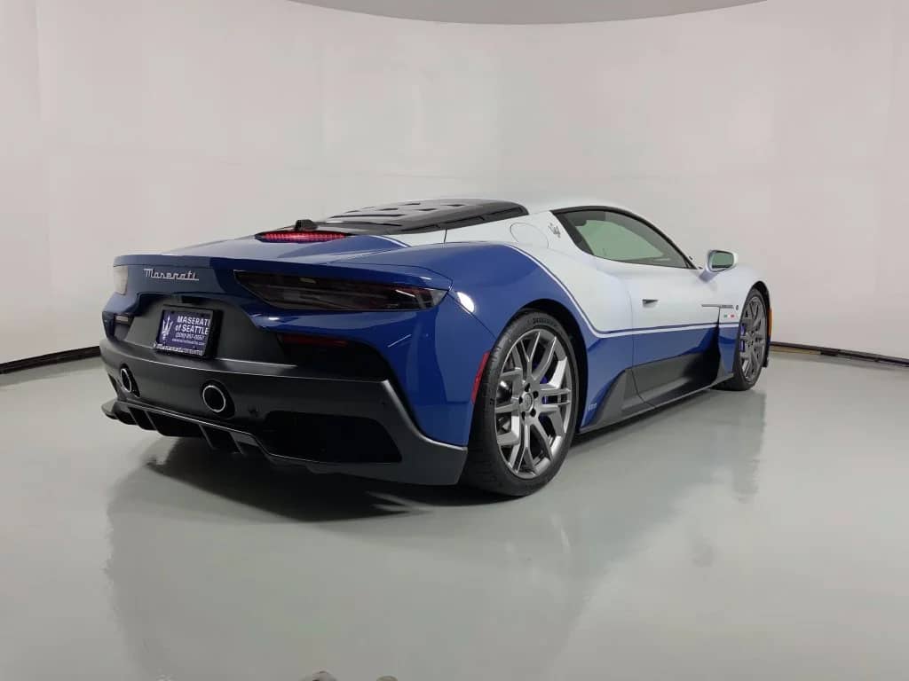 2025 Maserati MC20 - Image 2