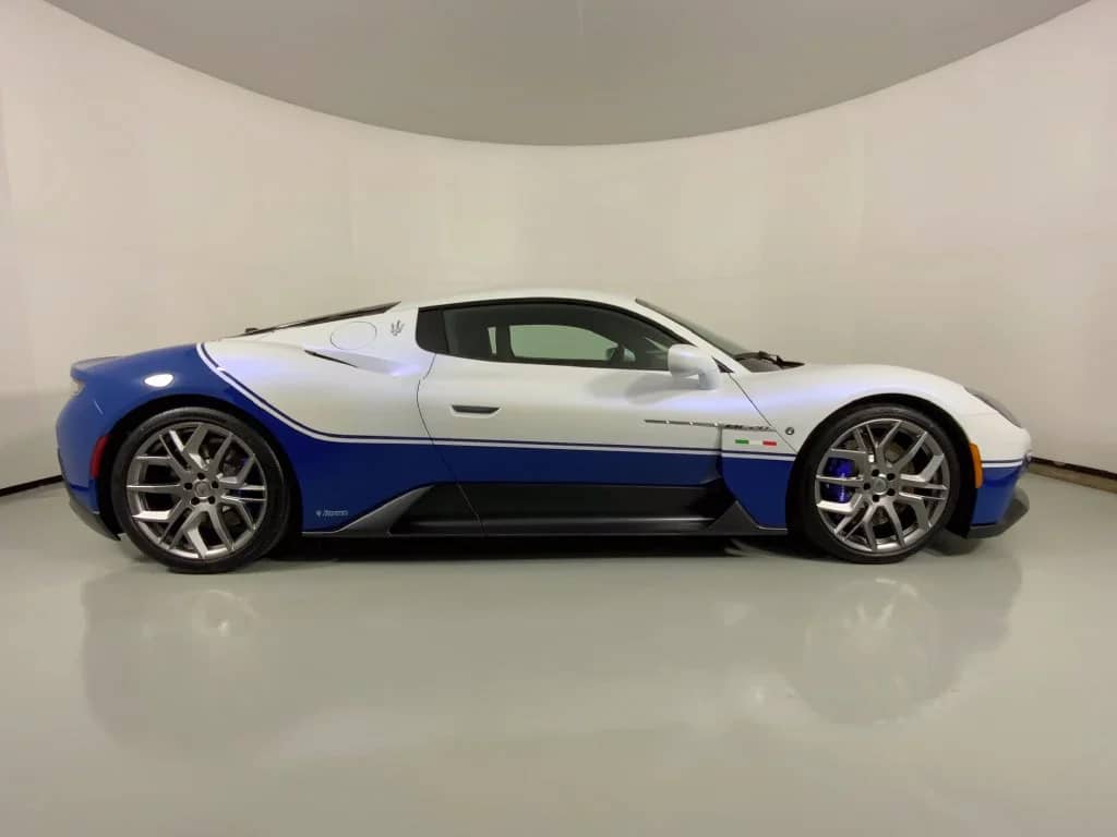 2025 Maserati MC20 - Image 3