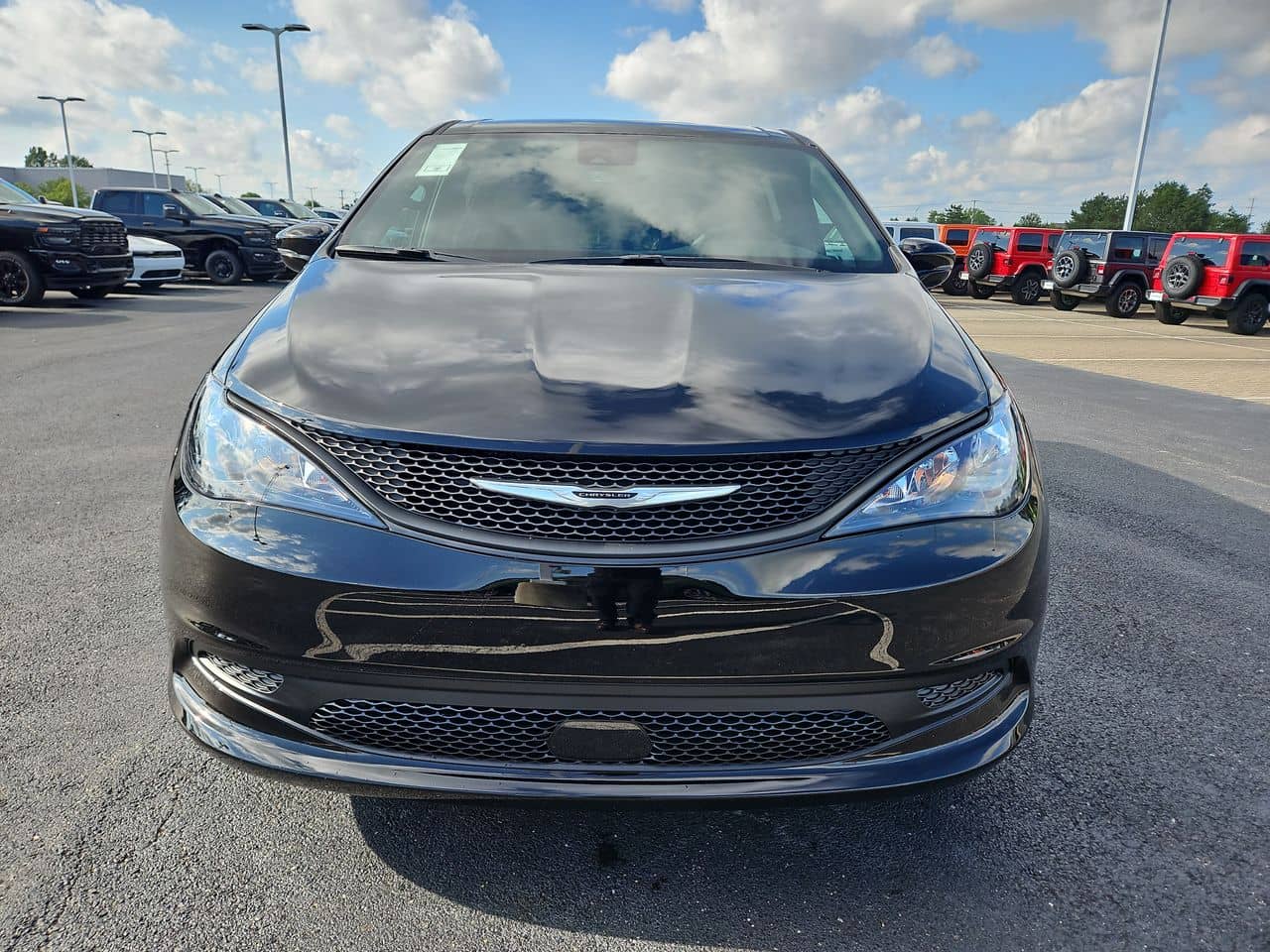 2025 Chrysler Voyager - Image 2