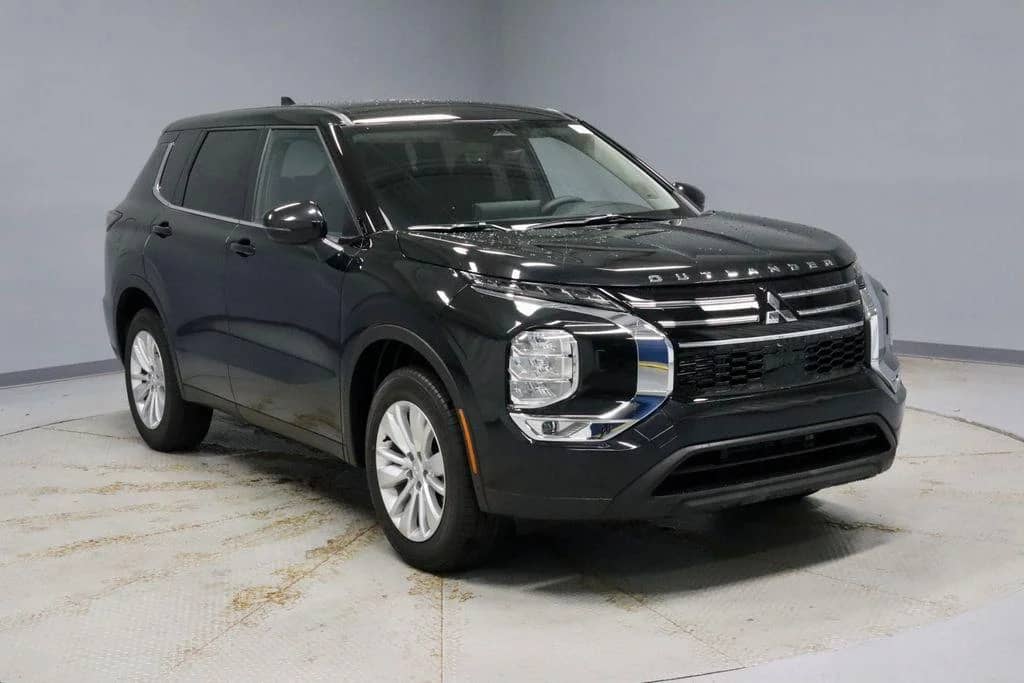 2026 Mitsubishi Outlander - Image 1