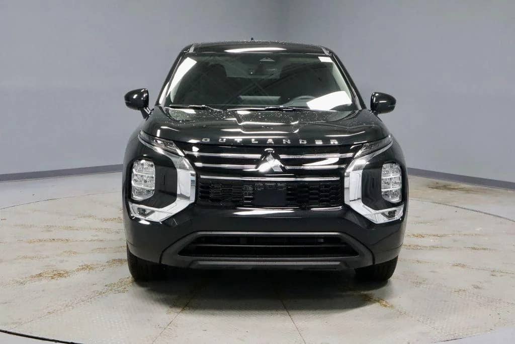 2026 Mitsubishi Outlander - Image 3
