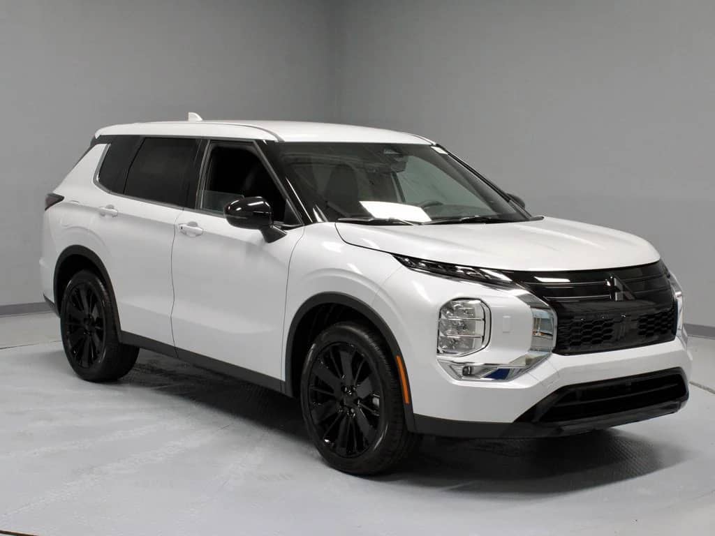 2026 Mitsubishi Outlander - Image 2