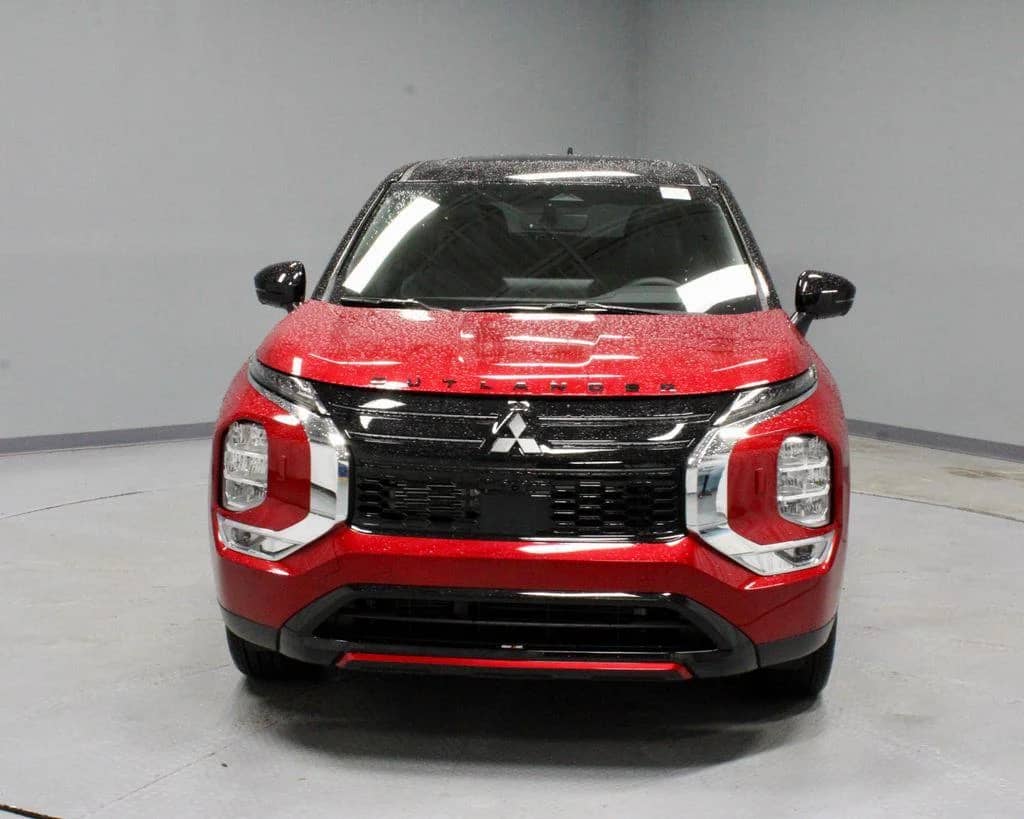 2026 Mitsubishi Outlander - Image 3
