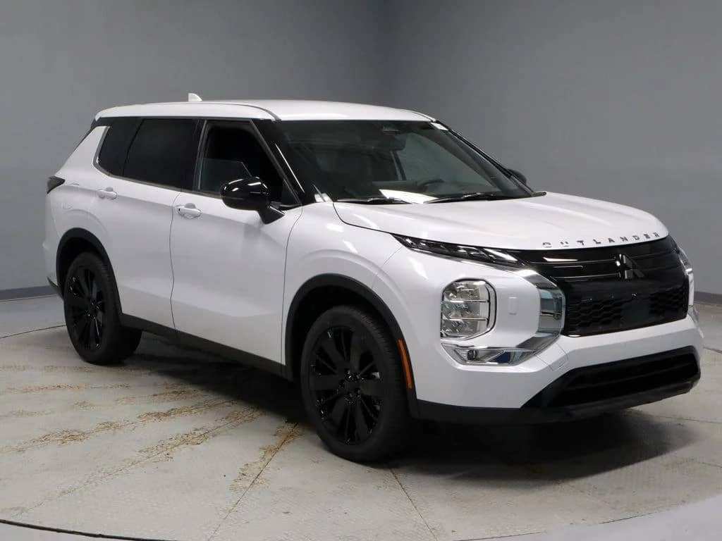 2026 Mitsubishi Outlander - Image 1