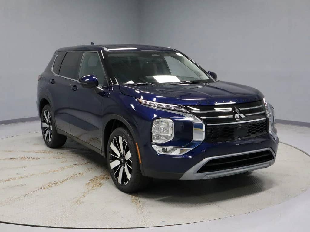2026 Mitsubishi Outlander - Image 2