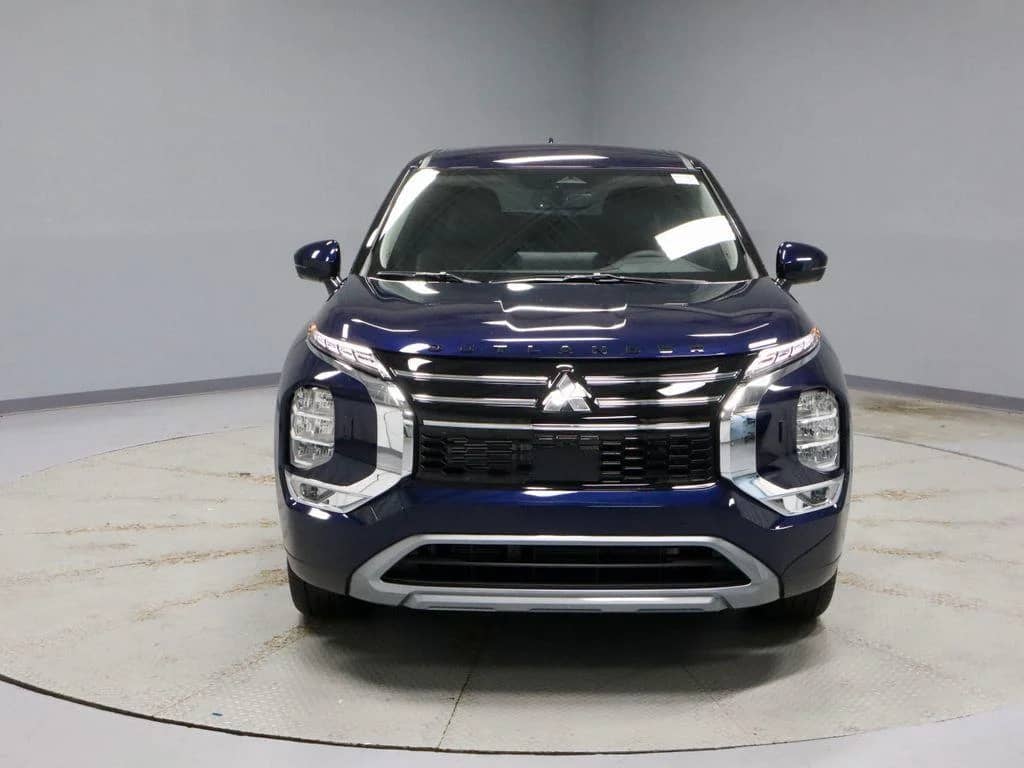2026 Mitsubishi Outlander - Image 3