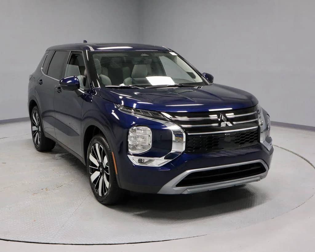 2026 Mitsubishi Outlander - Image 1
