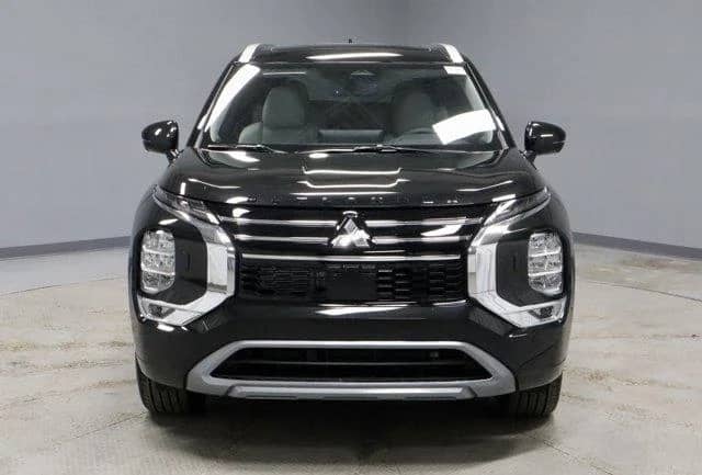 2026 Mitsubishi Outlander - Image 3