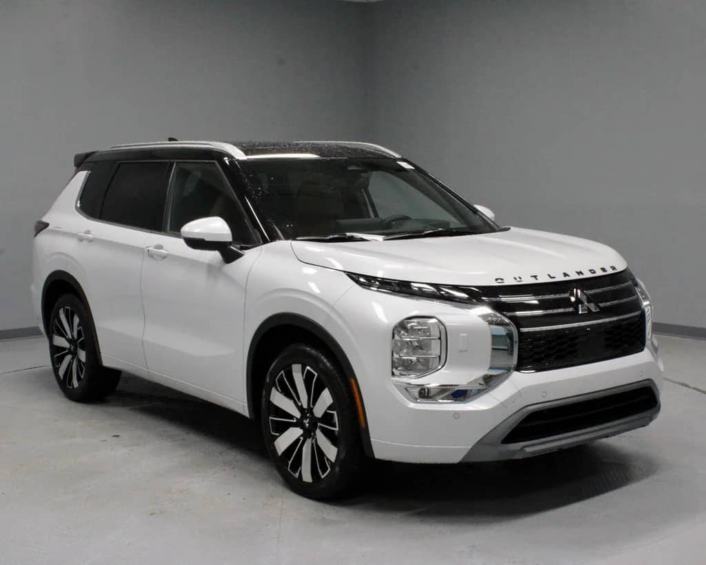 2026 Mitsubishi Outlander - Image 1