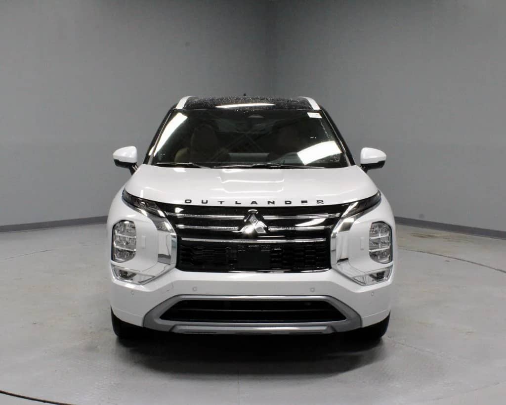 2026 Mitsubishi Outlander - Image 3
