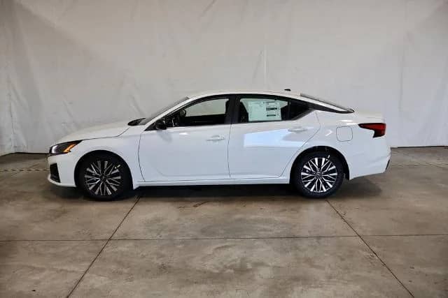 2026 Nissan Altima - Image 2