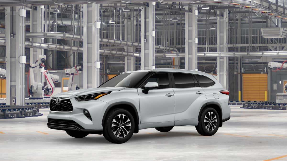 2026 Toyota Highlander - Image 2